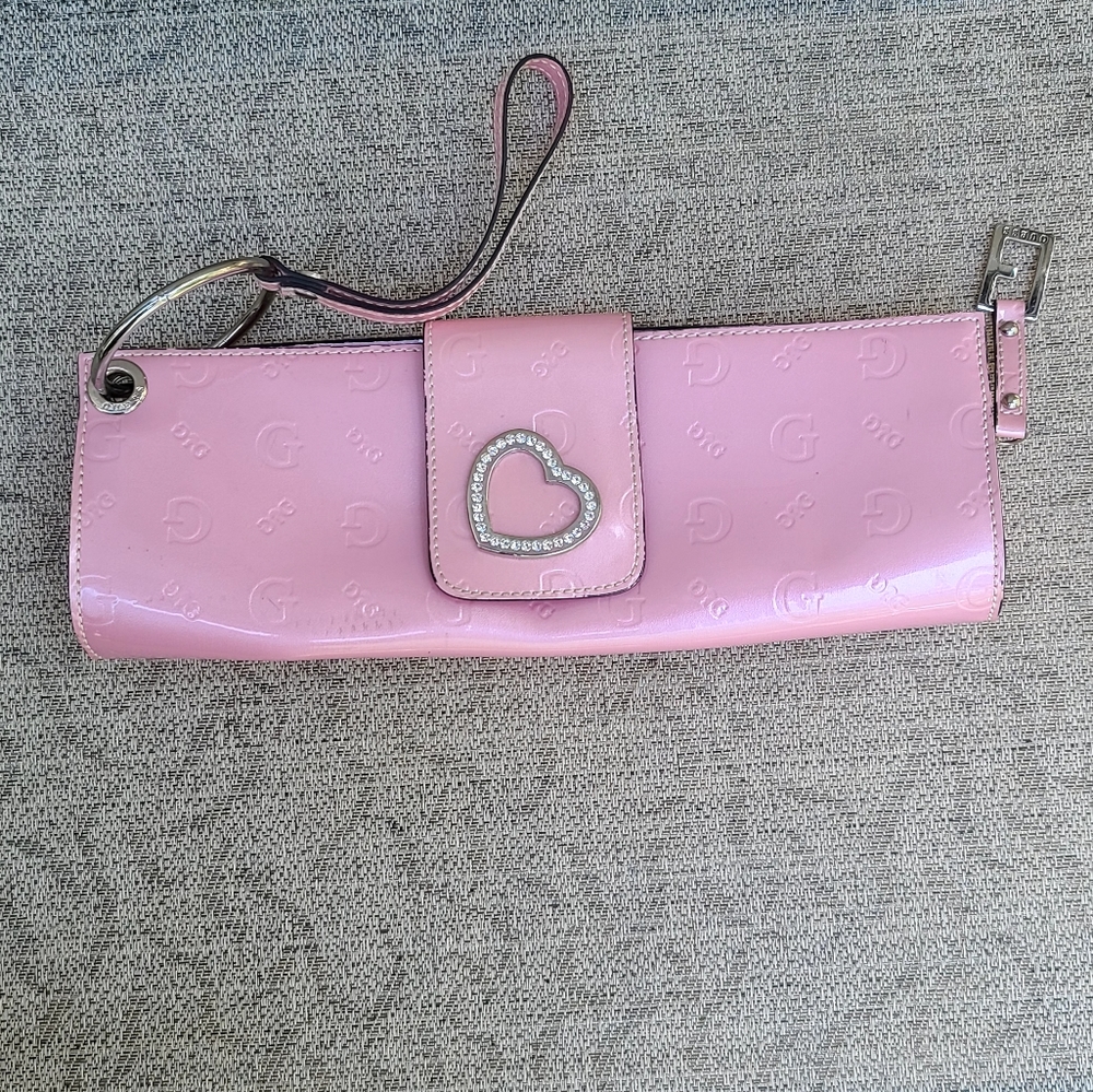 Guess pink patent leather embossed GG logo heart charm wristlet - Picture 8 of 13